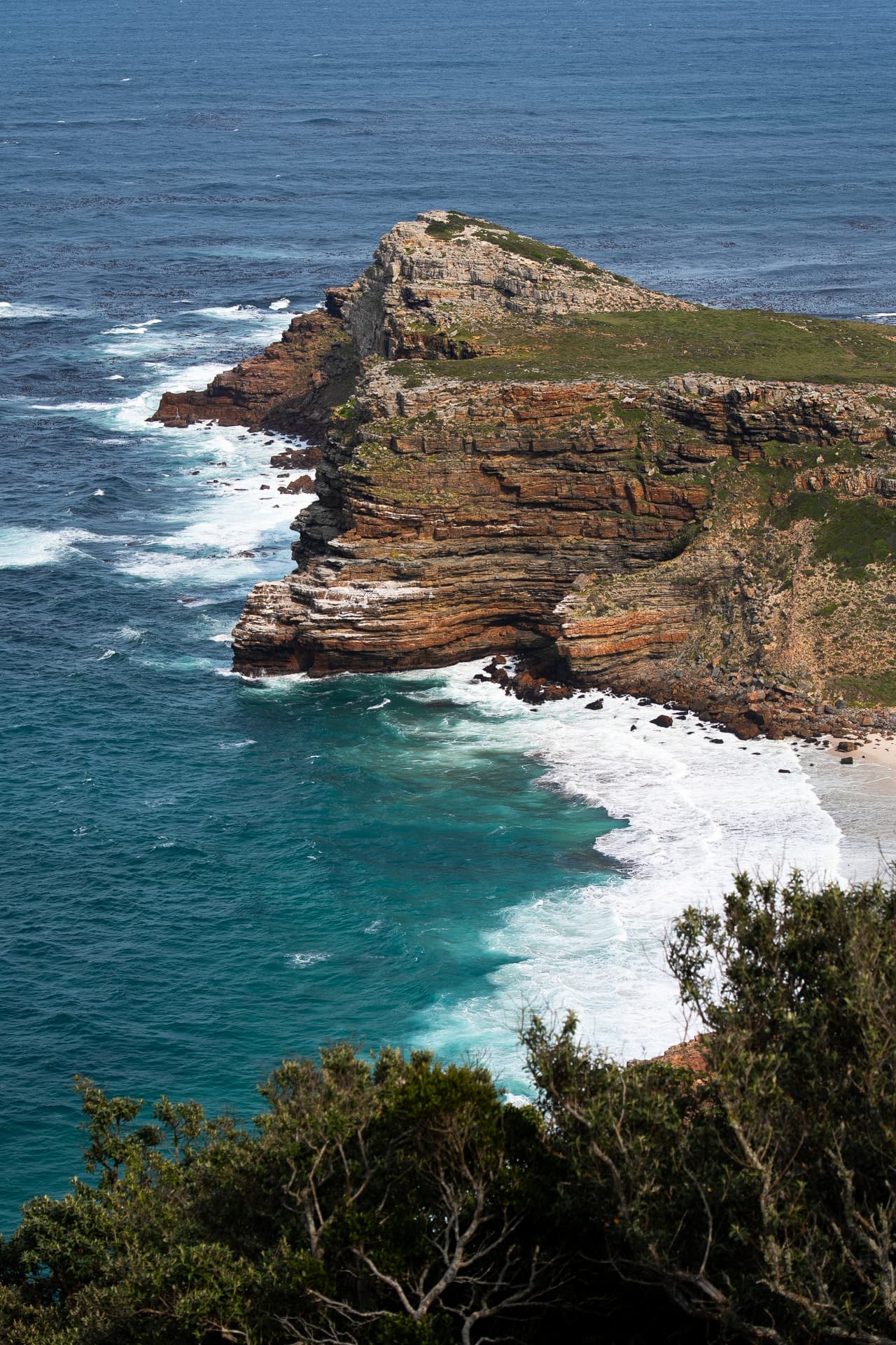 Falaise et océan au Cap de Bonne-Espérance